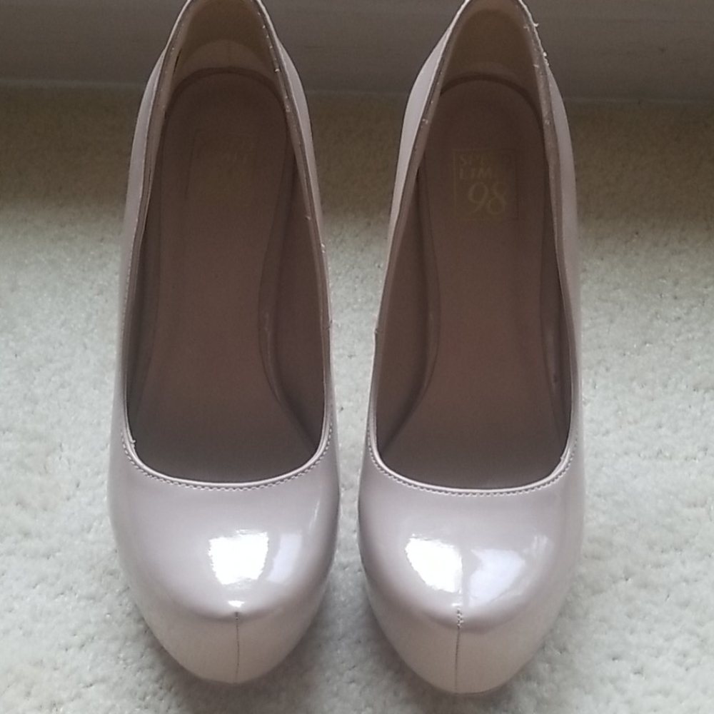 Nude Heels/Pumps